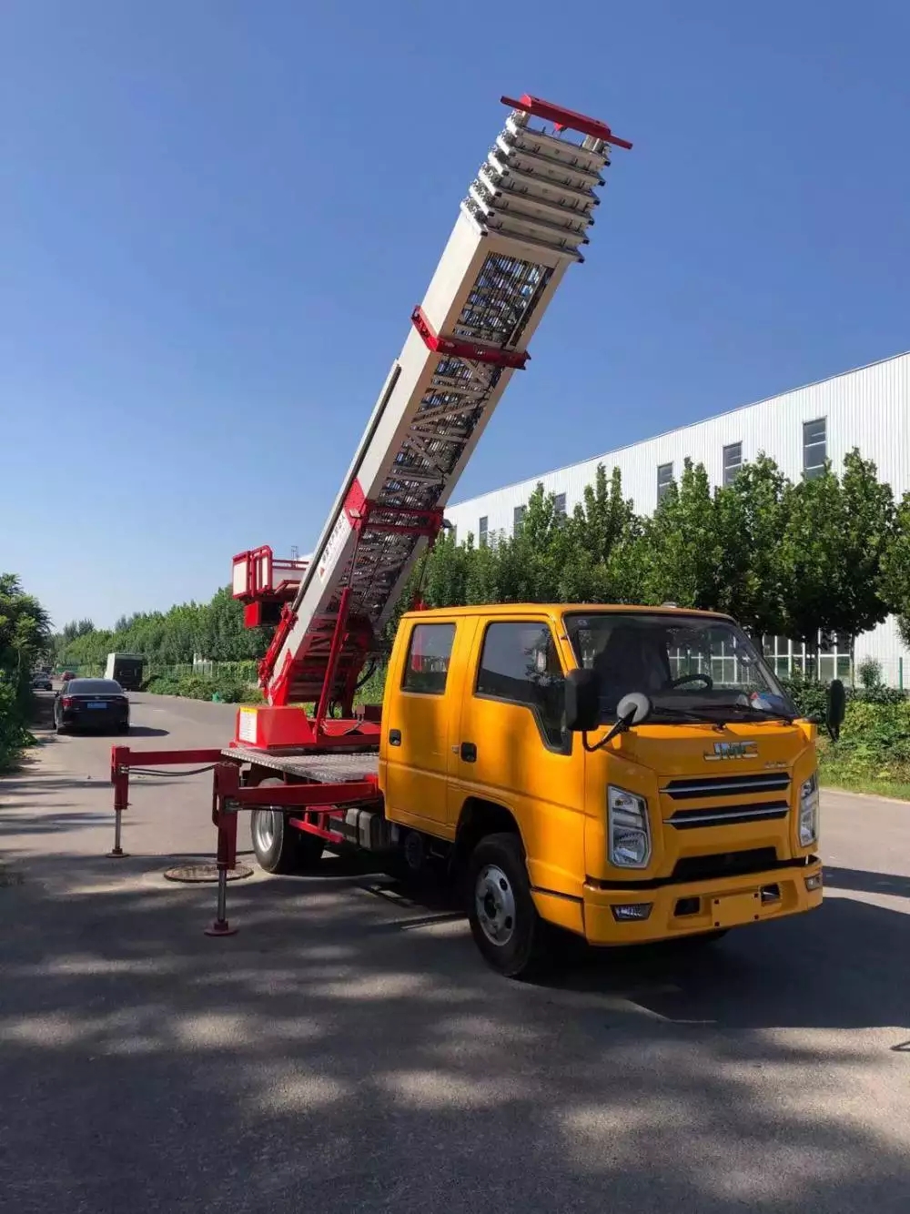 大邑附近的云梯车出租服务：轻松解决高空作业需求